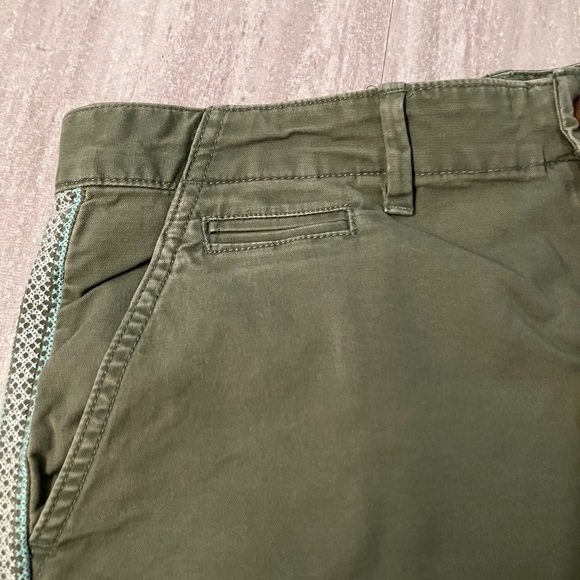 GAP olive green shorts - Picture 3 of 6
